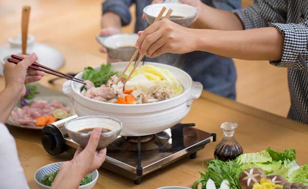 The nabe (Japanese-style hot pot) dishes that bring people